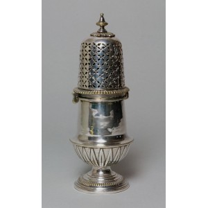 Saupoudreuse à sucre en métal doublé, France, XVIIIe siècle