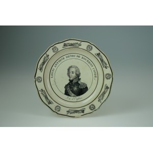 Assiette en faïence fine. Angleterre (Wedgwood) et France