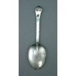 Cuillère en étain, à queue de rat et museau de chien. Angleterre (?), fin du XVIIe siècle